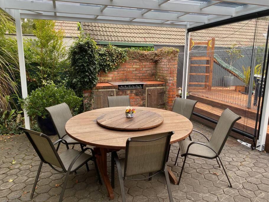 Superb Studio Retreat With Spa, Pool & Bbq Access Уангануй Екстериор снимка